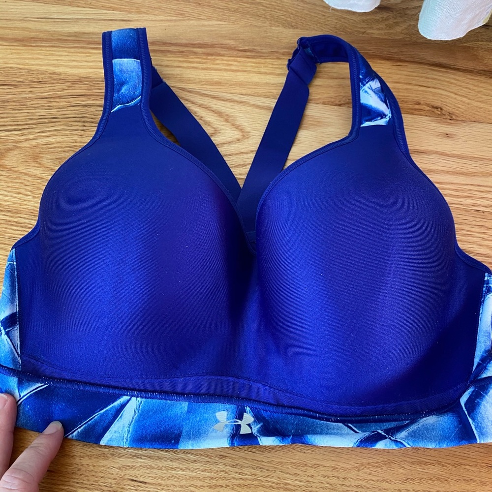 Like new under armour sports bra 36 D